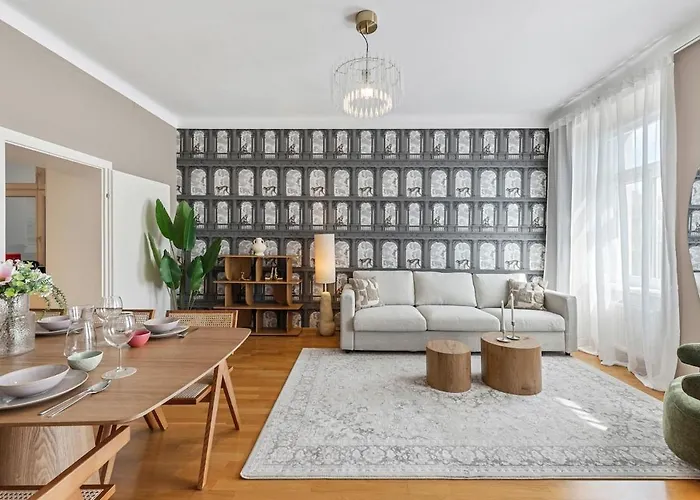 Modern 3br Near Center & Metro U6 דירה