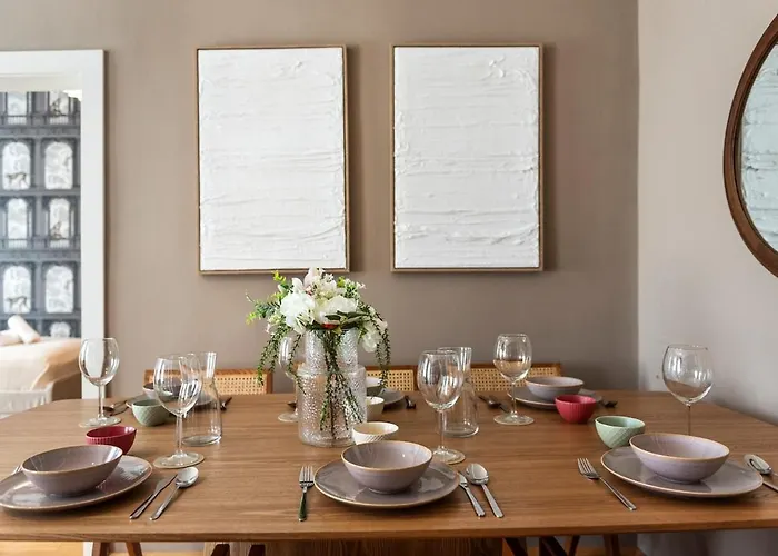 Modern 3br Near Center & Metro U6 דירה *