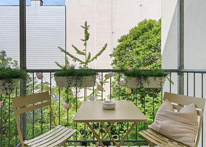 דירה Modern 3br Near Center & Metro U6 *