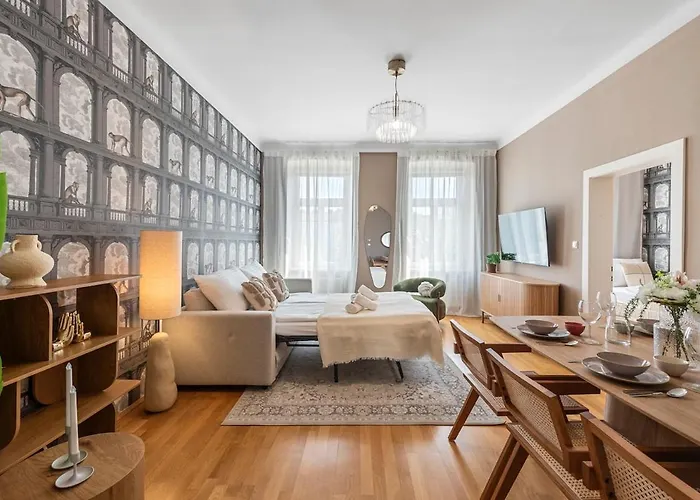 Modern 3br Near Center & Metro U6 דירה *