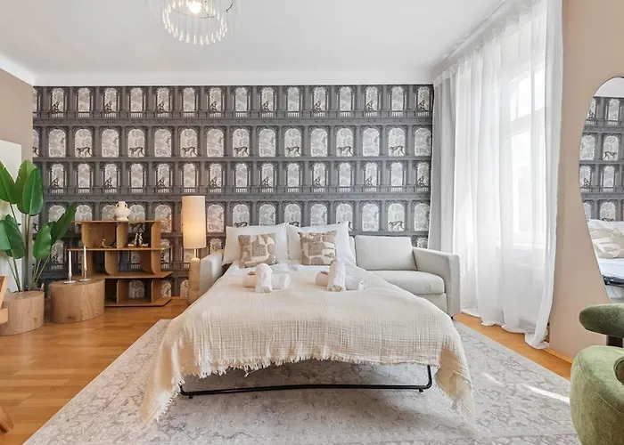 Modern 3br Near Center & Metro U6 *
