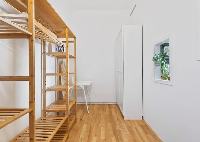 Modern 3br Near Center & Metro U6 וינה
