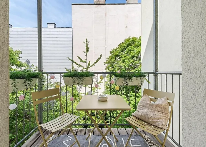 Modern 3br Near Center & Metro U6 דירה *